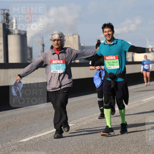 03.10.2025 - Köhlbrandbrückenlauf Lena Gebhardt http://msf.ph/oto/9118741 03.10.2025 10:25:50 Position 2 3774, 9702 meine-sportfotos.de