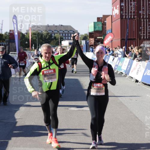 03.10.2025 - Köhlbrandbrückenlauf Jannik Wohlers http://msf.ph/oto/9118743 03.10.2025 13:34:31 Ziel 4702, 4754, 5390, 5437, 5693, 5695 meine-sportfotos.de