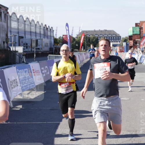 03.10.2025 - Köhlbrandbrückenlauf Jannik Wohlers http://msf.ph/oto/9118749 03.10.2025 13:03:40 Ziel 4063, 4214, 4252, 4274, 4422, 4507, 5639, 5707, 5799, 6025, 6194 meine-sportfotos.de