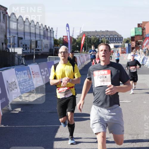 03.10.2025 - Köhlbrandbrückenlauf Jannik Wohlers http://msf.ph/oto/9118752 03.10.2025 13:03:40 Ziel 4063, 4214, 4252, 4274, 4422, 4507, 5639, 5707, 5799, 6025, 6194 meine-sportfotos.de