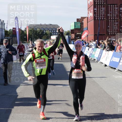 03.10.2025 - Köhlbrandbrückenlauf Jannik Wohlers http://msf.ph/oto/9118755 03.10.2025 13:34:31 Ziel 4702, 4754, 5390, 5437, 5693, 5695 meine-sportfotos.de