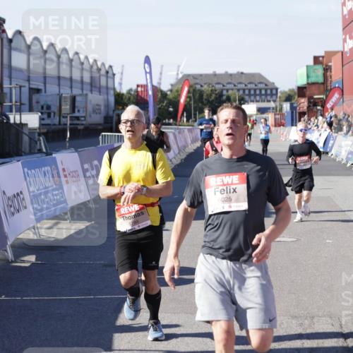 03.10.2025 - Köhlbrandbrückenlauf Jannik Wohlers http://msf.ph/oto/9118757 03.10.2025 13:03:40 Ziel 4063, 4214, 4252, 4274, 4422, 4507, 5639, 5707, 5799, 6025, 6194 meine-sportfotos.de