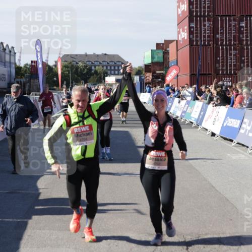 03.10.2025 - Köhlbrandbrückenlauf Jannik Wohlers http://msf.ph/oto/9118762 03.10.2025 13:34:31 Ziel 4702, 4754, 5390, 5437, 5693, 5695 meine-sportfotos.de