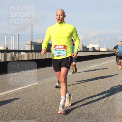 03.10.2025 - Köhlbrandbrückenlauf Lena Gebhardt http://msf.ph/oto/9118763 03.10.2025 09:45:01 Position 2 1168 meine-sportfotos.de