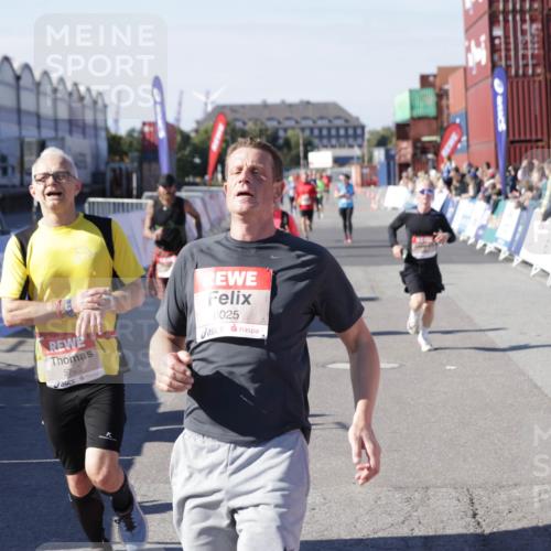 03.10.2025 - Köhlbrandbrückenlauf Jannik Wohlers http://msf.ph/oto/9118764 03.10.2025 13:03:41 Ziel 4063, 4214, 4274, 4322, 4422, 4507, 5639, 5707, 5799, 6025 meine-sportfotos.de