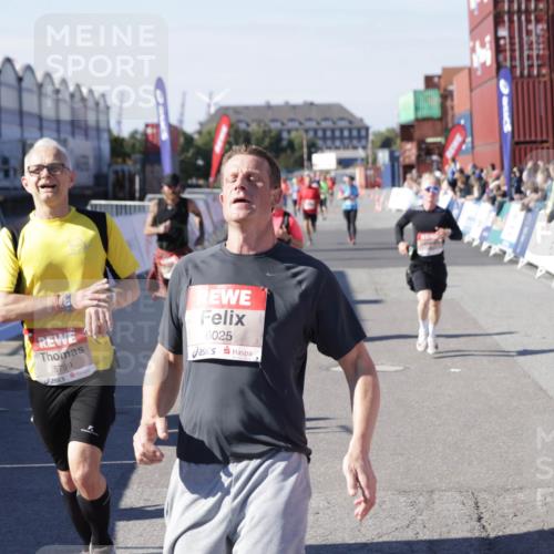 03.10.2025 - Köhlbrandbrückenlauf Jannik Wohlers http://msf.ph/oto/9118769 03.10.2025 13:03:41 Ziel 4063, 4214, 4274, 4322, 4422, 4507, 5639, 5707, 5799, 6025 meine-sportfotos.de
