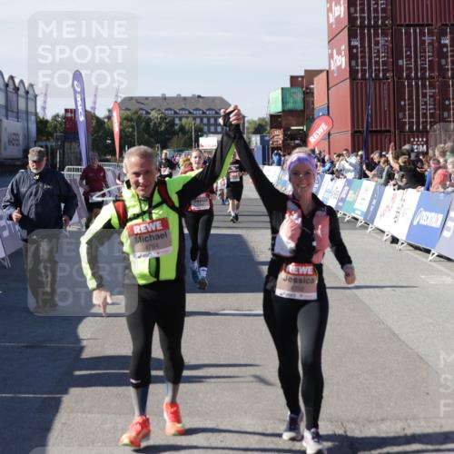 03.10.2025 - Köhlbrandbrückenlauf Jannik Wohlers http://msf.ph/oto/9118770 03.10.2025 13:34:31 Ziel 4702, 4754, 5390, 5437, 5693, 5695 meine-sportfotos.de