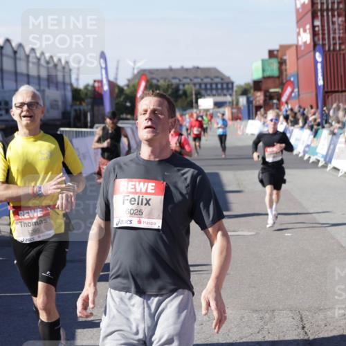 03.10.2025 - Köhlbrandbrückenlauf Jannik Wohlers http://msf.ph/oto/9118771 03.10.2025 13:03:41 Ziel 4063, 4214, 4274, 4322, 4422, 4507, 5639, 5707, 5799, 6025 meine-sportfotos.de