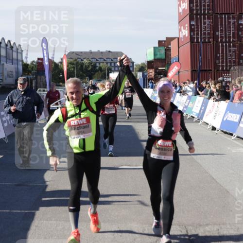 03.10.2025 - Köhlbrandbrückenlauf Jannik Wohlers http://msf.ph/oto/9118774 03.10.2025 13:34:31 Ziel 4702, 4754, 5390, 5437, 5693, 5695 meine-sportfotos.de