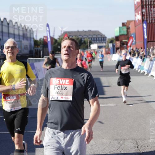 03.10.2025 - Köhlbrandbrückenlauf Jannik Wohlers http://msf.ph/oto/9118775 03.10.2025 13:03:41 Ziel 4063, 4214, 4274, 4322, 4422, 4507, 5639, 5707, 5799, 6025 meine-sportfotos.de