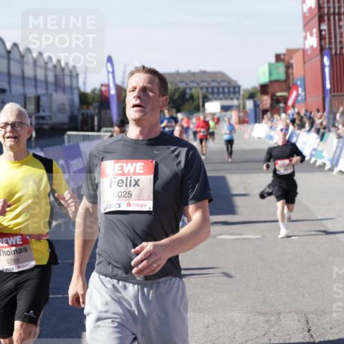 03.10.2025 - Köhlbrandbrückenlauf Jannik Wohlers http://msf.ph/oto/9118783 03.10.2025 13:03:41 Ziel 4063, 4214, 4274, 4322, 4422, 4507, 5639, 5707, 5799, 6025 meine-sportfotos.de