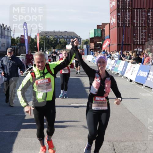 03.10.2025 - Köhlbrandbrückenlauf Jannik Wohlers http://msf.ph/oto/9118785 03.10.2025 13:34:31 Ziel 4702, 4754, 5390, 5437, 5693, 5695 meine-sportfotos.de