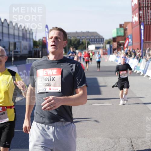 03.10.2025 - Köhlbrandbrückenlauf Jannik Wohlers http://msf.ph/oto/9118787 03.10.2025 13:03:41 Ziel 4063, 4214, 4274, 4322, 4422, 4507, 5639, 5707, 5799, 6025 meine-sportfotos.de