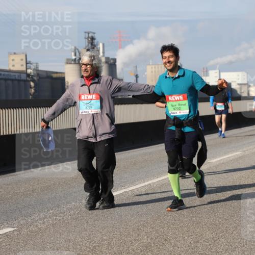 03.10.2025 - Köhlbrandbrückenlauf Lena Gebhardt http://msf.ph/oto/9118788 03.10.2025 10:25:51 Position 2 3774, 9702 meine-sportfotos.de