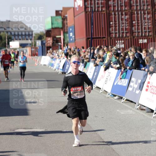 03.10.2025 - Köhlbrandbrückenlauf Jannik Wohlers http://msf.ph/oto/9118791 03.10.2025 13:03:42 Ziel 4063, 4214, 4274, 4322, 4422, 4507, 5639, 5707, 5799, 6025 meine-sportfotos.de