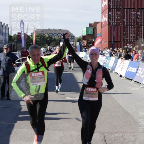 03.10.2025 - Köhlbrandbrückenlauf Jannik Wohlers http://msf.ph/oto/9118792 03.10.2025 13:34:32 Ziel 4702, 4754, 5390, 5437, 5693, 5695, 6486 meine-sportfotos.de