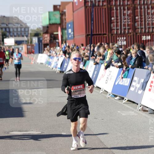 03.10.2025 - Köhlbrandbrückenlauf Jannik Wohlers http://msf.ph/oto/9118794 03.10.2025 13:03:42 Ziel 4063, 4214, 4274, 4322, 4422, 4507, 5639, 5707, 5799, 6025 meine-sportfotos.de