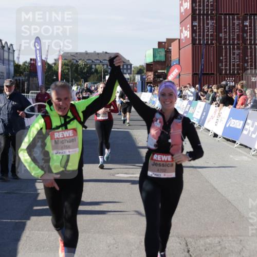 03.10.2025 - Köhlbrandbrückenlauf Jannik Wohlers http://msf.ph/oto/9118795 03.10.2025 13:34:32 Ziel 4702, 4754, 5390, 5437, 5693, 5695, 6486 meine-sportfotos.de