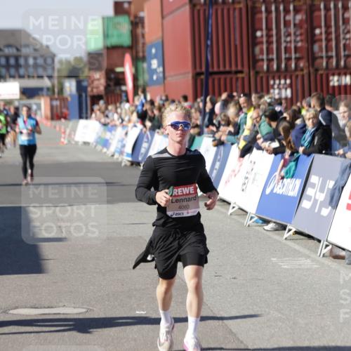 03.10.2025 - Köhlbrandbrückenlauf Jannik Wohlers http://msf.ph/oto/9118797 03.10.2025 13:03:42 Ziel 4063, 4214, 4274, 4322, 4422, 4507, 5639, 5707, 5799, 6025 meine-sportfotos.de