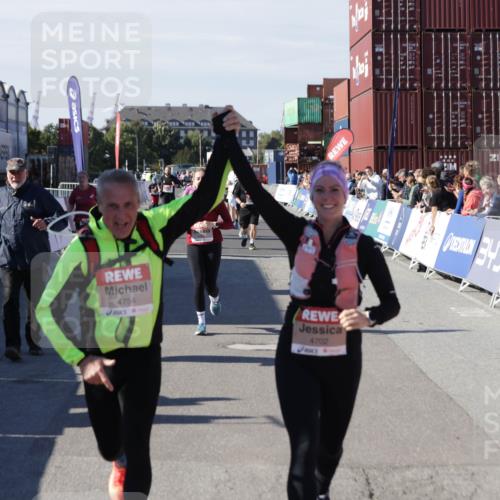 03.10.2025 - Köhlbrandbrückenlauf Jannik Wohlers http://msf.ph/oto/9118799 03.10.2025 13:34:32 Ziel 4702, 4754, 5390, 5437, 5693, 5695, 6486 meine-sportfotos.de