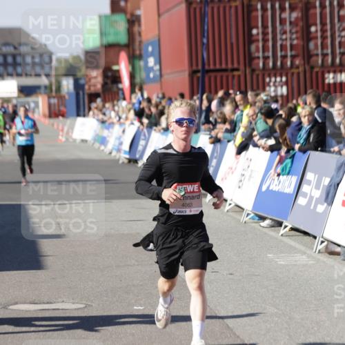 03.10.2025 - Köhlbrandbrückenlauf Jannik Wohlers http://msf.ph/oto/9118801 03.10.2025 13:03:42 Ziel 4063, 4214, 4274, 4322, 4422, 4507, 5639, 5707, 5799, 6025 meine-sportfotos.de
