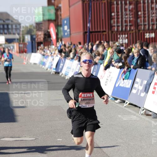 03.10.2025 - Köhlbrandbrückenlauf Jannik Wohlers http://msf.ph/oto/9118808 03.10.2025 13:03:42 Ziel 4063, 4214, 4274, 4322, 4422, 4507, 5639, 5707, 5799, 6025 meine-sportfotos.de
