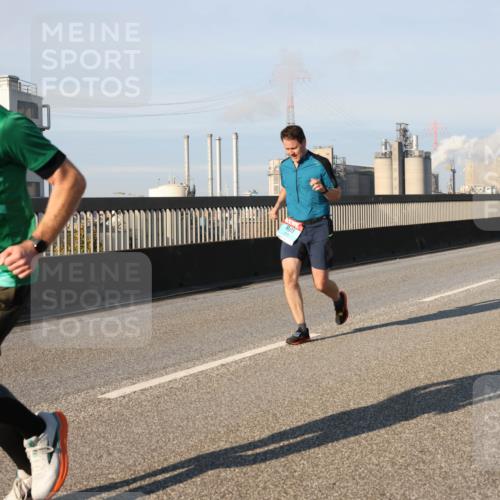 03.10.2025 - Köhlbrandbrückenlauf Lena Gebhardt http://msf.ph/oto/9118809 03.10.2025 09:45:02 Position 2 1658 meine-sportfotos.de