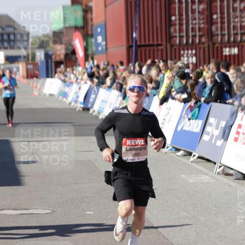 03.10.2025 - Köhlbrandbrückenlauf Jannik Wohlers http://msf.ph/oto/9118811 03.10.2025 13:03:42 Ziel 4063, 4214, 4274, 4322, 4422, 4507, 5639, 5707, 5799, 6025 meine-sportfotos.de