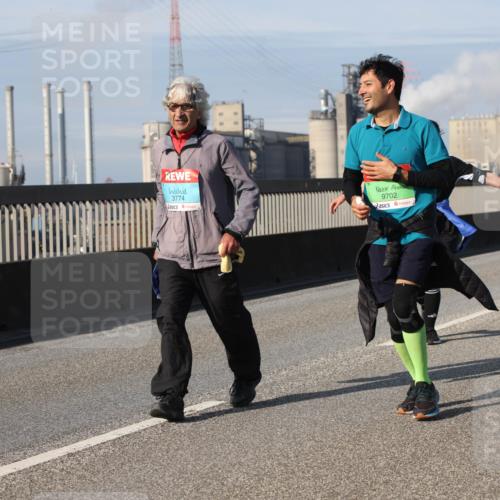 03.10.2025 - Köhlbrandbrückenlauf Lena Gebhardt http://msf.ph/oto/9118832 03.10.2025 10:25:51 Position 2 3774, 9702 meine-sportfotos.de