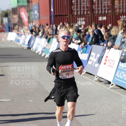 03.10.2025 - Köhlbrandbrückenlauf Jannik Wohlers http://msf.ph/oto/9118840 03.10.2025 13:03:43 Ziel 4063, 4274, 4322, 4422, 4507, 5639, 5799, 6025 meine-sportfotos.de