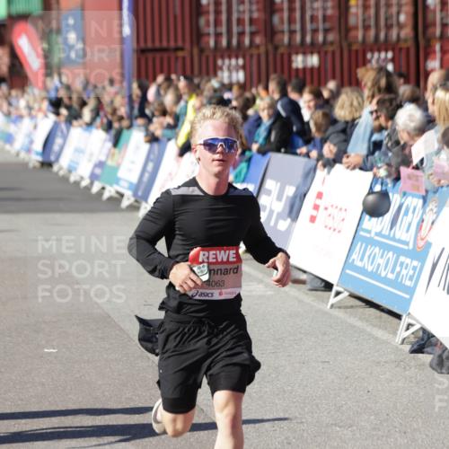 03.10.2025 - Köhlbrandbrückenlauf Jannik Wohlers http://msf.ph/oto/9118864 03.10.2025 13:03:43 Ziel 4063, 4274, 4322, 4422, 4507, 5639, 5799, 6025 meine-sportfotos.de
