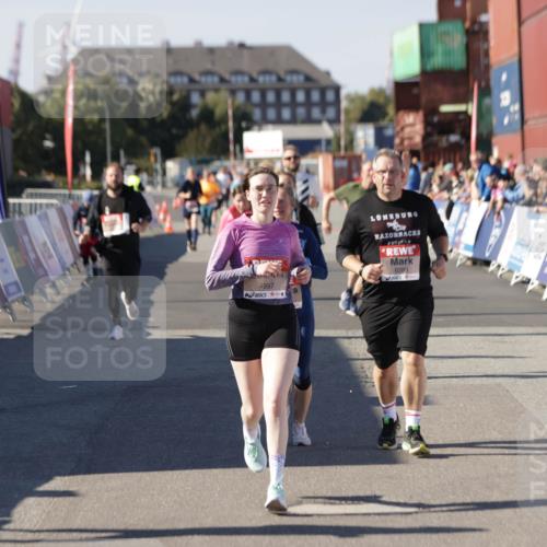 03.10.2025 - Köhlbrandbrückenlauf Jannik Wohlers http://msf.ph/oto/9118882 03.10.2025 13:34:37 Ziel 4702, 4754, 4997, 5390, 5407, 5465, 6289, 6290, 6486 meine-sportfotos.de