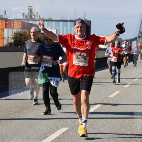 03.10.2025 - Köhlbrandbrückenlauf Strokosch-Dieckow http://msf.ph/oto/9118883 03.10.2025 12:55:48 Position 3 6116, 6742, 6530, 4188 meine-sportfotos.de