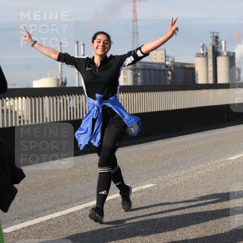 03.10.2025 - Köhlbrandbrückenlauf Lena Gebhardt http://msf.ph/oto/9118886 03.10.2025 10:25:53 Position 2  meine-sportfotos.de
