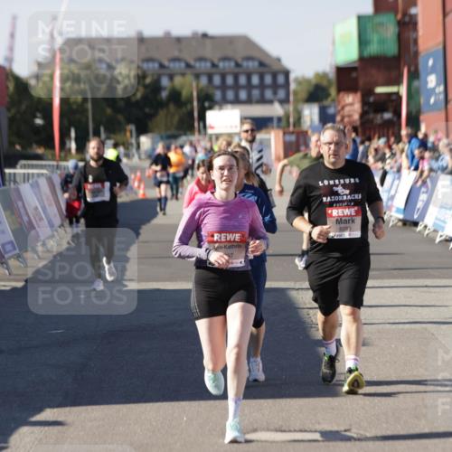 03.10.2025 - Köhlbrandbrückenlauf Jannik Wohlers http://msf.ph/oto/9118888 03.10.2025 13:34:37 Ziel 4702, 4754, 4997, 5390, 5407, 5465, 6289, 6290, 6486 meine-sportfotos.de