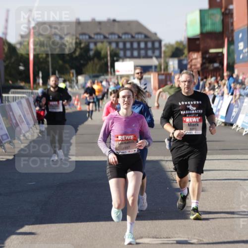 03.10.2025 - Köhlbrandbrückenlauf Jannik Wohlers http://msf.ph/oto/9118893 03.10.2025 13:34:37 Ziel 4702, 4754, 4997, 5390, 5407, 5465, 6289, 6290, 6486 meine-sportfotos.de