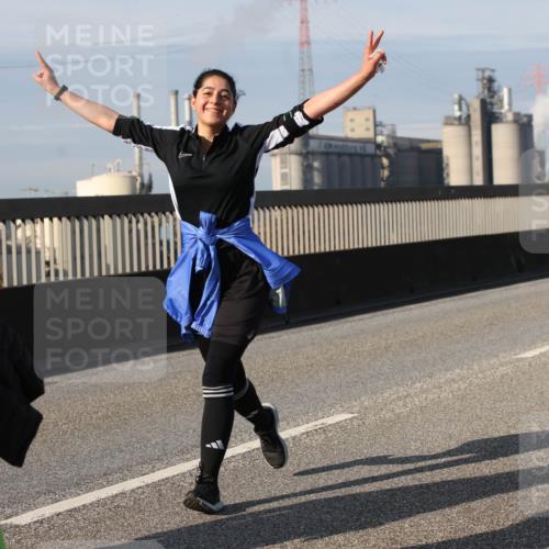 03.10.2025 - Köhlbrandbrückenlauf Lena Gebhardt http://msf.ph/oto/9118896 03.10.2025 10:25:53 Position 2  meine-sportfotos.de