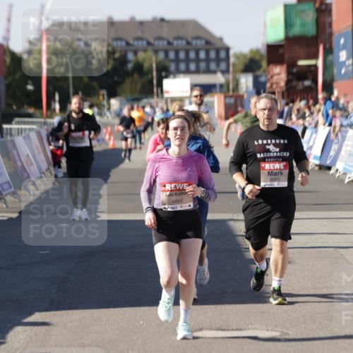 03.10.2025 - Köhlbrandbrückenlauf Jannik Wohlers http://msf.ph/oto/9118897 03.10.2025 13:34:37 Ziel 4702, 4754, 4997, 5390, 5407, 5465, 6289, 6290, 6486 meine-sportfotos.de