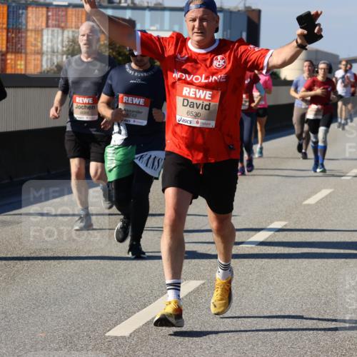 03.10.2025 - Köhlbrandbrückenlauf Strokosch-Dieckow http://msf.ph/oto/9118906 03.10.2025 12:55:49 Position 3 4689, 6742, 6530 meine-sportfotos.de