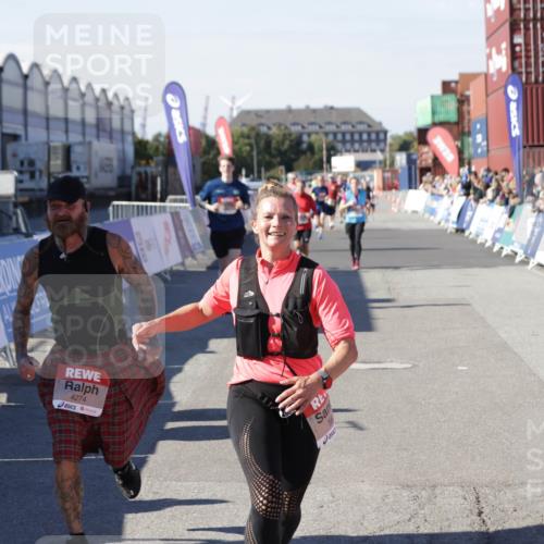 03.10.2025 - Köhlbrandbrückenlauf Jannik Wohlers http://msf.ph/oto/9118915 03.10.2025 13:03:44 Ziel 4063, 4274, 4322, 4422, 5639, 5799, 6025, 6341, 6706 meine-sportfotos.de