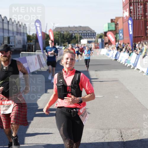 03.10.2025 - Köhlbrandbrückenlauf Jannik Wohlers http://msf.ph/oto/9118929 03.10.2025 13:03:44 Ziel 4063, 4274, 4322, 4422, 5639, 5799, 6025, 6341, 6706 meine-sportfotos.de