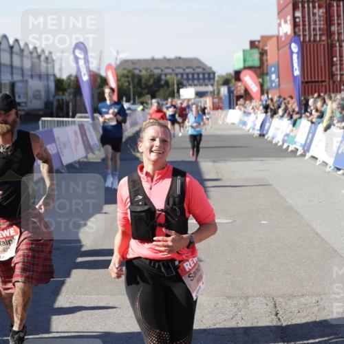 03.10.2025 - Köhlbrandbrückenlauf Jannik Wohlers http://msf.ph/oto/9118935 03.10.2025 13:03:44 Ziel 4063, 4274, 4322, 4422, 5639, 5799, 6025, 6341, 6706 meine-sportfotos.de