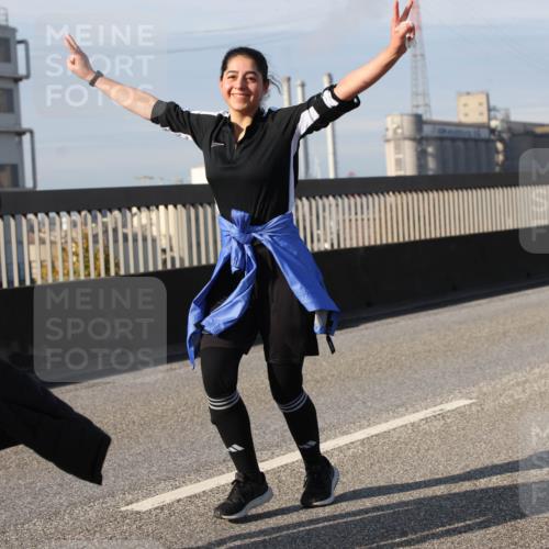 03.10.2025 - Köhlbrandbrückenlauf Lena Gebhardt http://msf.ph/oto/9118938 03.10.2025 10:25:54 Position 2  meine-sportfotos.de