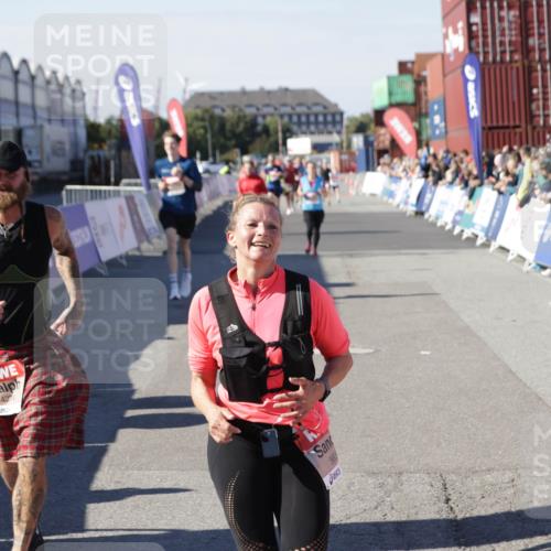 03.10.2025 - Köhlbrandbrückenlauf Jannik Wohlers http://msf.ph/oto/9118941 03.10.2025 13:03:44 Ziel 4063, 4274, 4322, 4422, 5639, 5799, 6025, 6341, 6706 meine-sportfotos.de