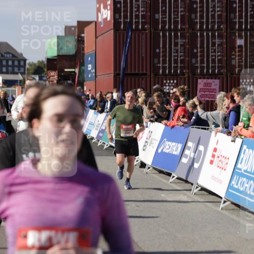 03.10.2025 - Köhlbrandbrückenlauf Jannik Wohlers http://msf.ph/oto/9118955 03.10.2025 13:34:41 Ziel 4112, 4498, 4702, 4754, 4767, 4997, 5390, 5407, 5465, 6196, 6289, 6290, 6486 meine-sportfotos.de