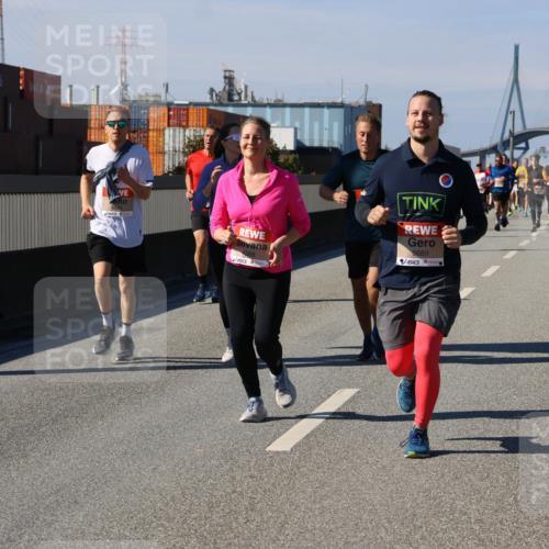 03.10.2025 - Köhlbrandbrückenlauf Strokosch-Dieckow http://msf.ph/oto/9118963 03.10.2025 12:56:02 Position 3 4568, 5689 meine-sportfotos.de