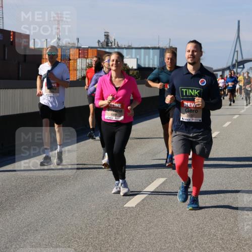 03.10.2025 - Köhlbrandbrückenlauf Strokosch-Dieckow http://msf.ph/oto/9118966 03.10.2025 12:56:02 Position 3 4568, 5689 meine-sportfotos.de