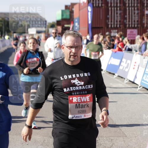 03.10.2025 - Köhlbrandbrückenlauf Jannik Wohlers http://msf.ph/oto/9118968 03.10.2025 13:34:42 Ziel 4112, 4498, 4767, 4997, 5390, 5407, 5465, 6196, 6289, 6290, 6486 meine-sportfotos.de