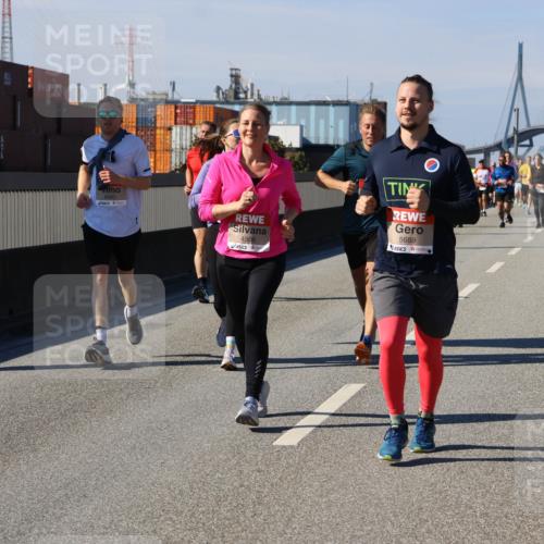 03.10.2025 - Köhlbrandbrückenlauf Strokosch-Dieckow http://msf.ph/oto/9118970 03.10.2025 12:56:02 Position 3 6690, 4568, 5689 meine-sportfotos.de