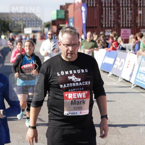 03.10.2025 - Köhlbrandbrückenlauf Jannik Wohlers http://msf.ph/oto/9118978 03.10.2025 13:34:42 Ziel 4112, 4498, 4767, 4997, 5390, 5407, 5465, 6196, 6289, 6290, 6486 meine-sportfotos.de